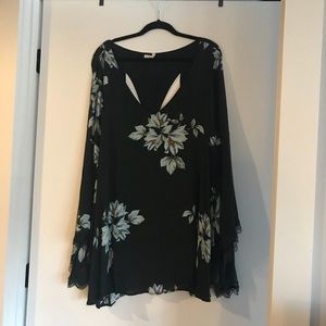 Bell-sleeved mini dress